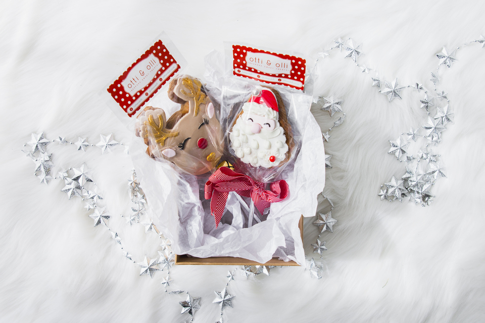 Christmas cake online melbourne Auckland Cake Makers - Bespoke Cakes and Sweet Treats