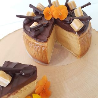 Baked caramel cheesecake